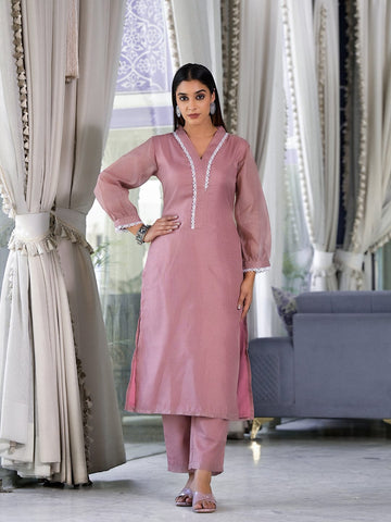 Varanga Women Mauve  Kota Check V-Neck, Long Sleeve Straight Kurta, Paired With Tonal Bottom.